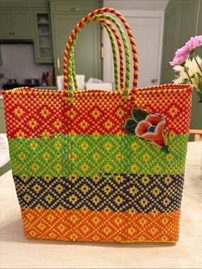 Handwoven Multicolor Straw Tote Bag - Vibrant Stripe Carryall